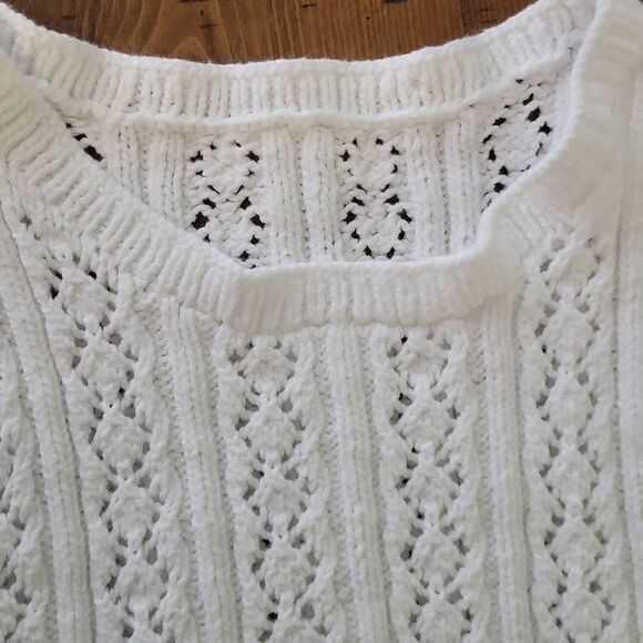 Sleeveless Knit Crewneck Sweater - Picture 4 of 5